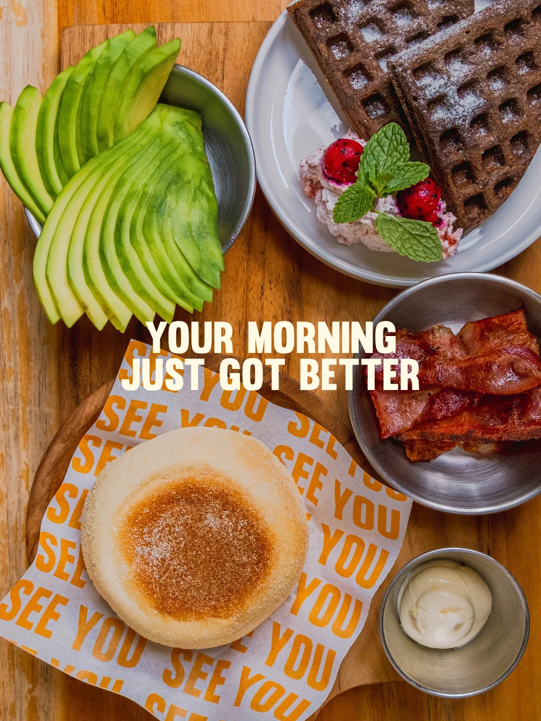 Alpukat, wafel, dan panekuk di SEE YOU. Pagi Anda jadi lebih menyenangkan.