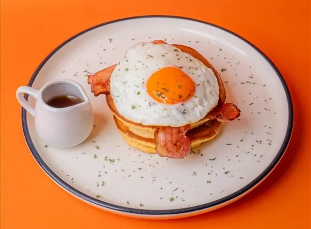 Bacon & Egg Pancakes