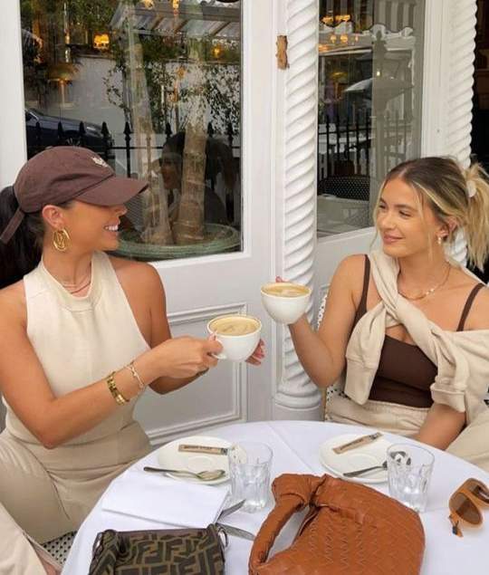 Easy conversations over breakfast at SEE YOU