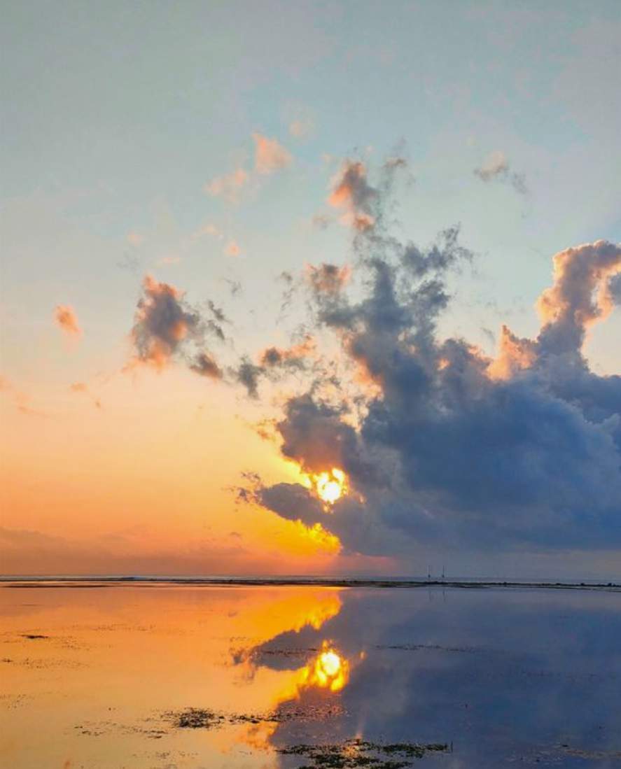Sunrise over the Bali ocean